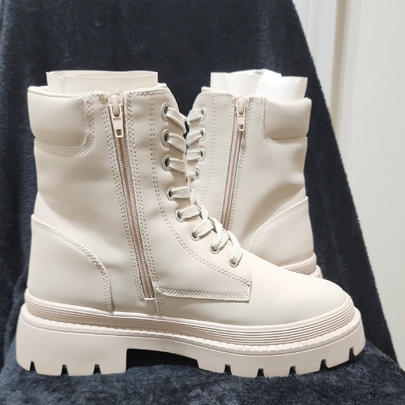 Shoedazzle Tevos Women's Cream Lace-Up Combat Boots 8.5 - Picture 2 of 9